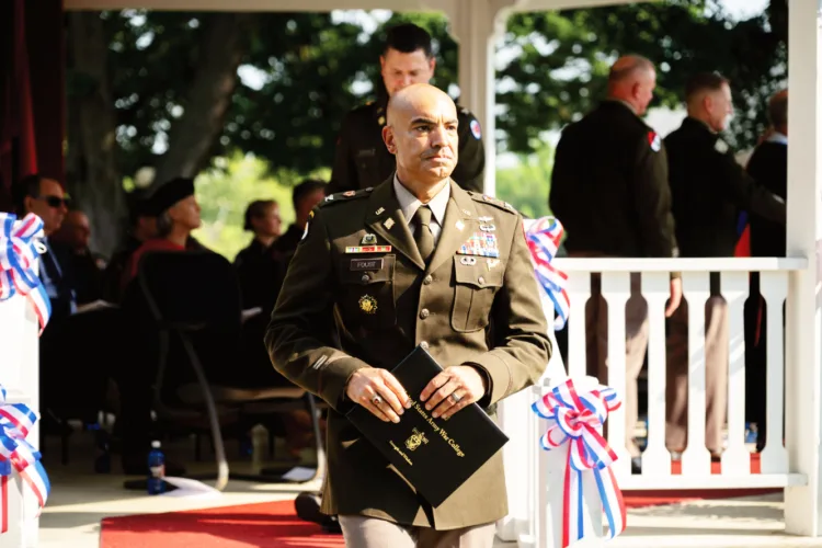 Army Reservist returns to active duty